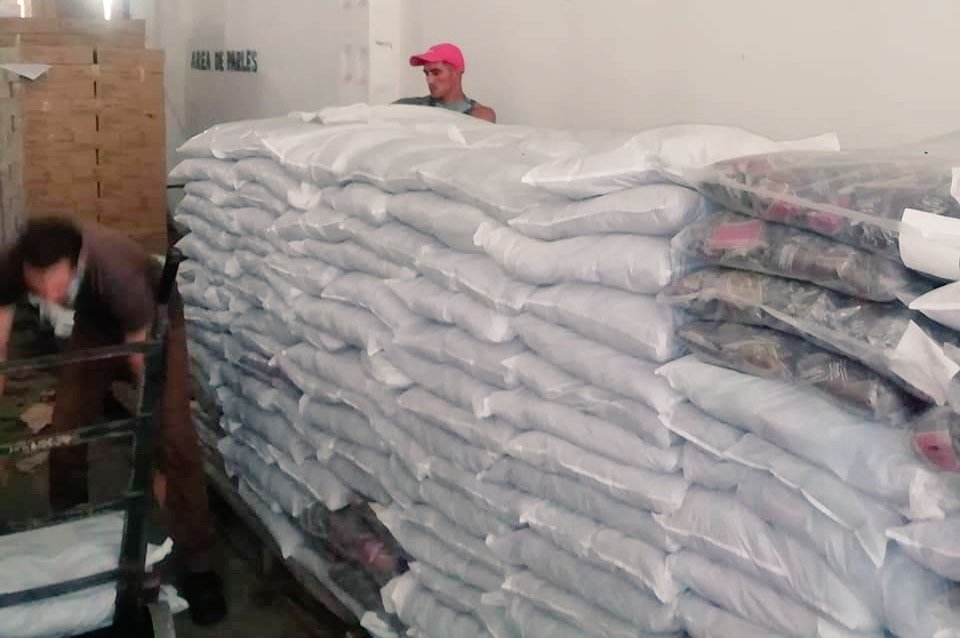 Se recepciona el producto café del Plan Turquino correspondiente al mes de  junio y el de mayo zona urbana.
<a href="/BetsyDazVelzqu2/">Betsy Díaz Velázquez</a> <a href="/MarlonSarduy/">Marlon Sarduy</a> <a href="/rosa_cedeo1/">Rosa Irene Cedeño Álvarez</a> <a href="/lara_coba/">Dennys Lara Coba</a> <a href="/GrupoAlimentos/">Grupo de Alimentos</a> <a href="/QuintanaRuver/">Ruver Quintana</a>