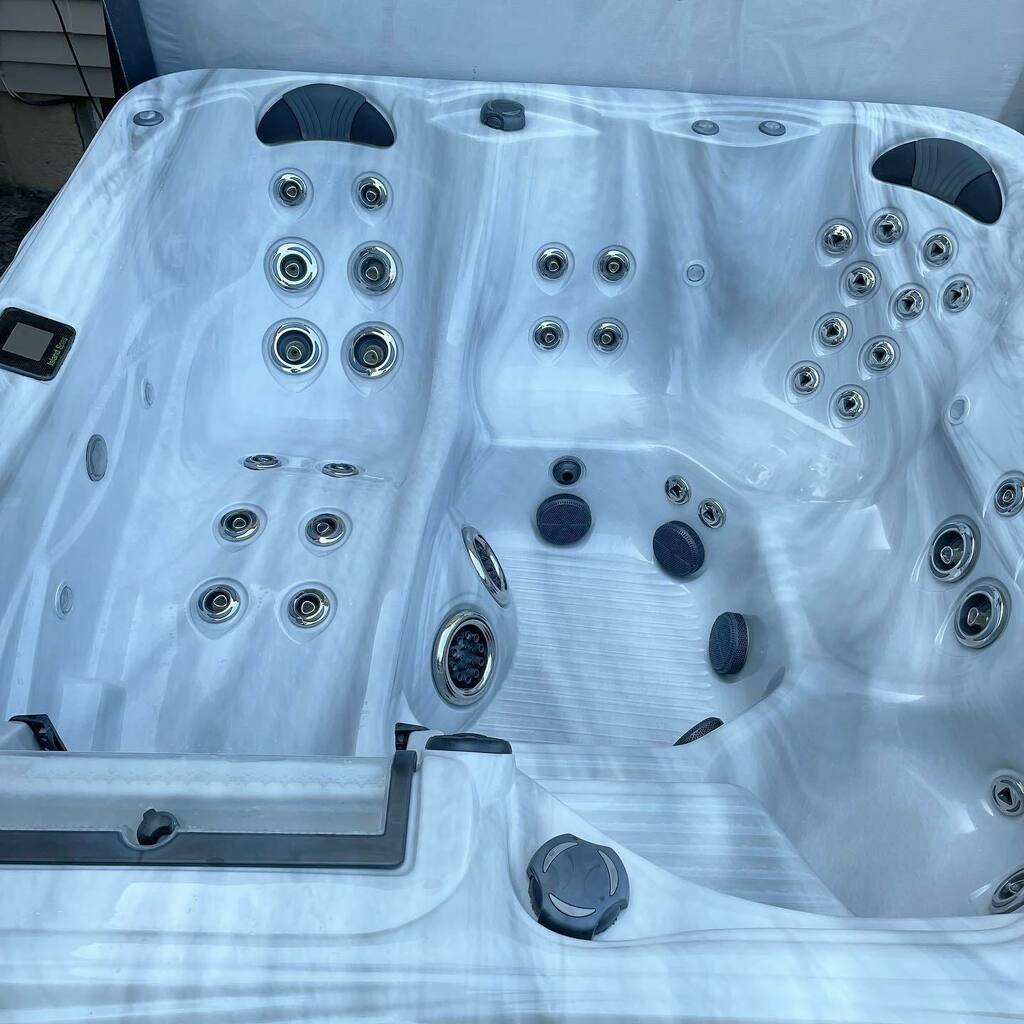mattmager's tweet photo. Spring cleaning in full effect!
Hot tub: ✅
Yard: ✅
Next up: power wash errrrthang https://t.co/GZofZbvpUv
