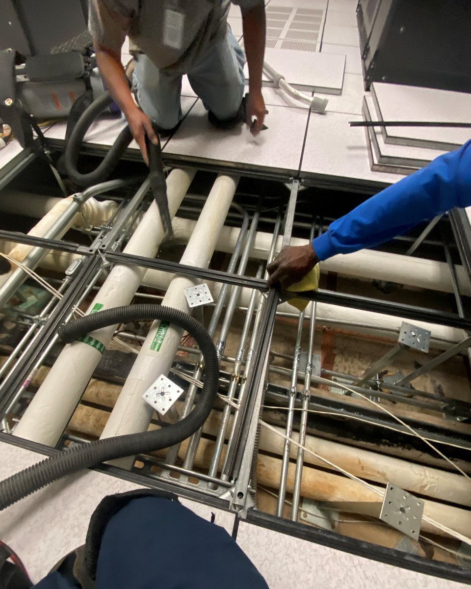 acsazinc's tweet photo. Data center maintenance cleaning, it's one of our many specialties!

#acsazinc #acs #asap #wwc #deepclean #clean #cleaning #cleaner #datacenter #IT #cleanroom #arizona #detail #work  #scrubbing #scrub #construction #contractor #build https://t.co/4S0fkyZpA1