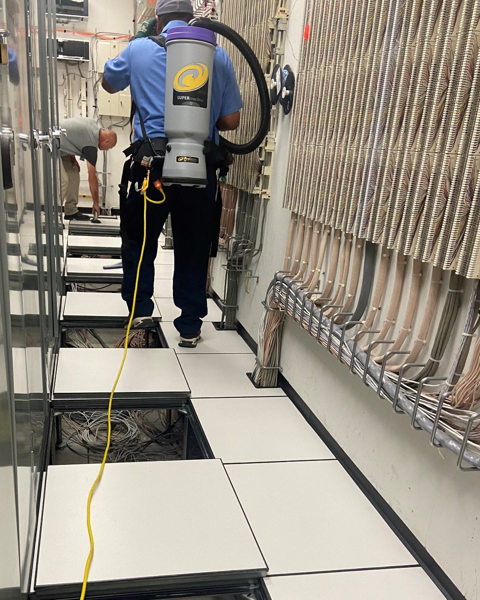acsazinc's tweet photo. Data center maintenance cleaning, it's one of our many specialties!

#acsazinc #acs #asap #wwc #deepclean #clean #cleaning #cleaner #datacenter #IT #cleanroom #arizona #detail #work  #scrubbing #scrub #construction #contractor #build https://t.co/4S0fkyZpA1
