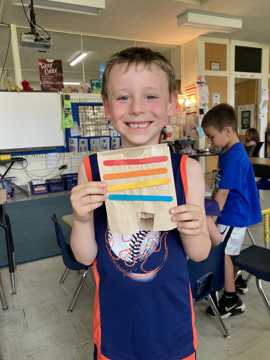 TeamRespectk1's tweet photo. STEM Challenge: create a shelter to protect your critter (uv beads on a pipe cleaner) from the sun @WalkerNxGL @WAWMSchools https://t.co/88Xl8RVEEi
