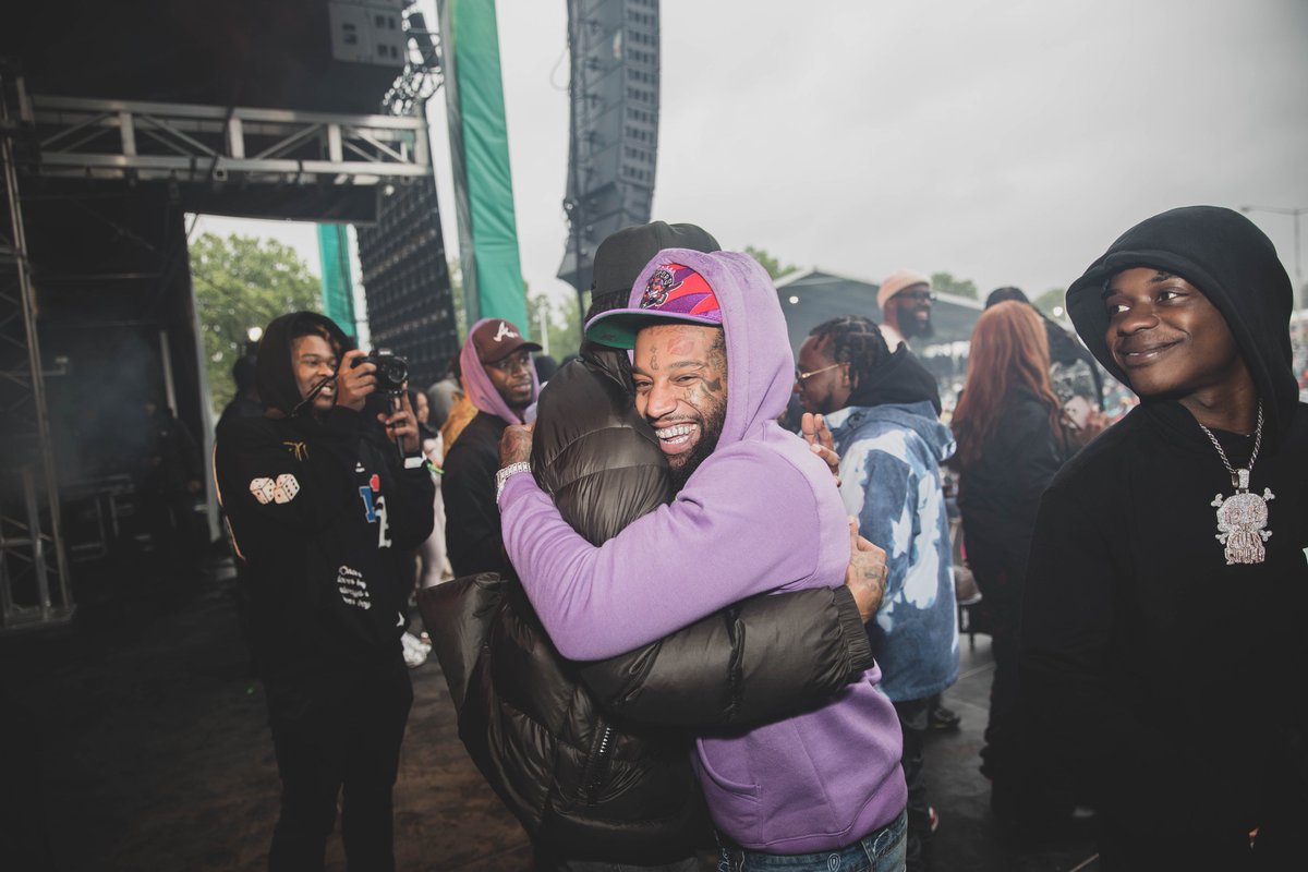 VividDope's tweet photo. “From the city that made me.. Love you forever for it” 

@wale x @BroccoliCity 🥦

Being on stage in my hometown photographing in front of 20k plus is something I’ll never forget 👑

#DMVForever https://t.co/kuUAO3XSwT