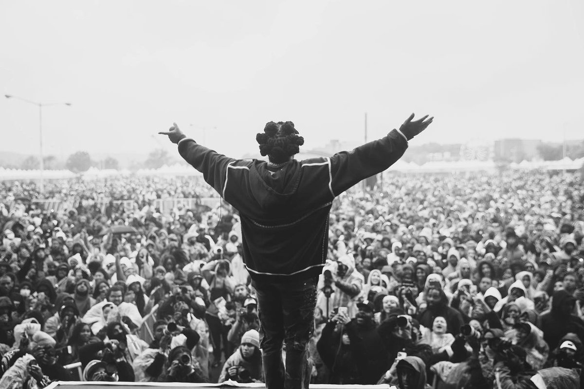 VividDope's tweet photo. “From the city that made me.. Love you forever for it” 

@wale x @BroccoliCity 🥦

Being on stage in my hometown photographing in front of 20k plus is something I’ll never forget 👑

#DMVForever https://t.co/kuUAO3XSwT