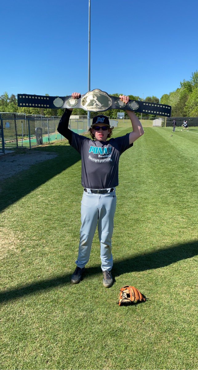 bwcarroll12's tweet photo. Tell ya one thing we got at Ponax, red head kids that can field grounders. @JacksonHerndon2 walked away with the belt. Th JV starting SS brought the belt down to the JV team today after a perfect 10/10 showing. https://t.co/UVJEqb2yAr