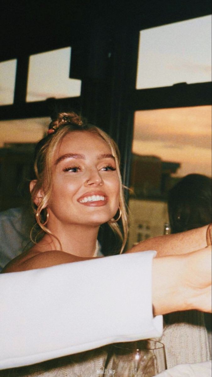 Jooniesauras's tweet photo. Aww baby Perrie get well soon 🥺❤️
#getwellsoonperrie https://t.co/t2v3LaC1vr