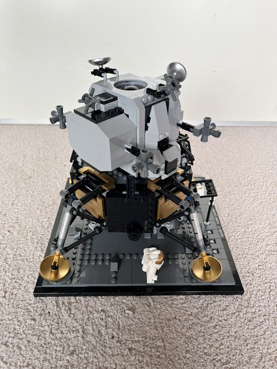 Puck_Cancer's tweet photo. Well I finally was healthy enough to finish @LEGO_Group #Apollo_11 #Lunar_Lander … well as much as I could with some parts and the stickers missing.
Which @LEGO_Group is forcing me to buy !
Argh … here are the pics & soon I begin #R2D2 !!
This -was- a fun build though! https://t.co/uEcBGm4WjR