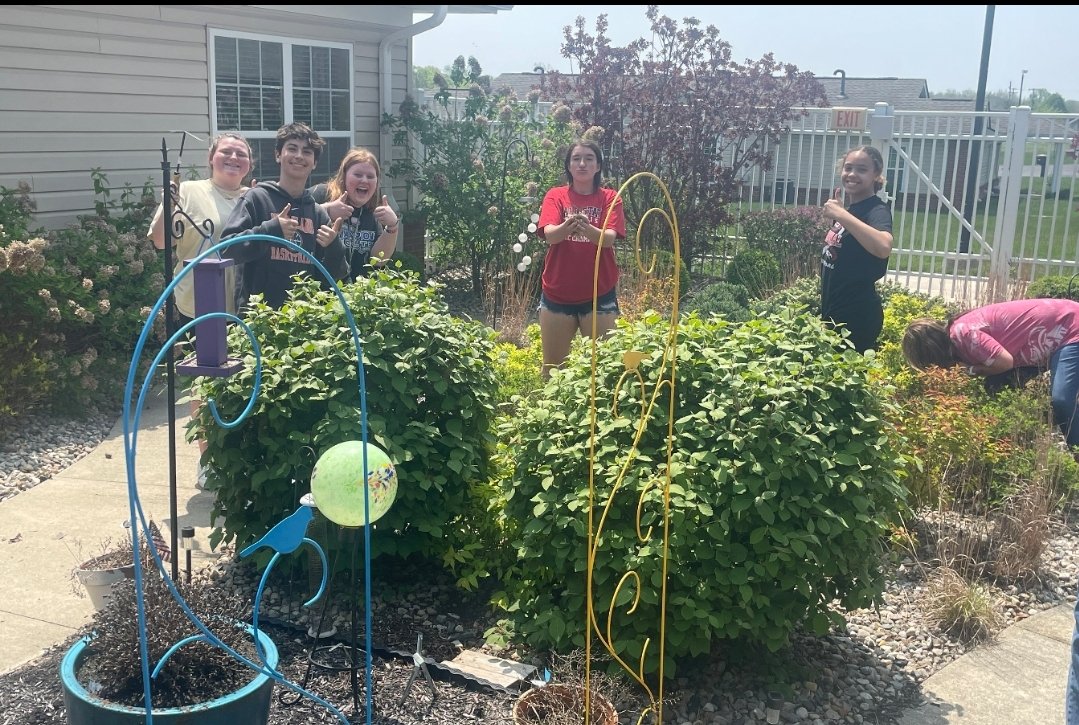FLCS_CLO's tweet photo. Beautification at @BethanyPointeHC assisted living and recycling with Mr. Davis! #FJSHSDayofService https://t.co/PdMlOYHcvu