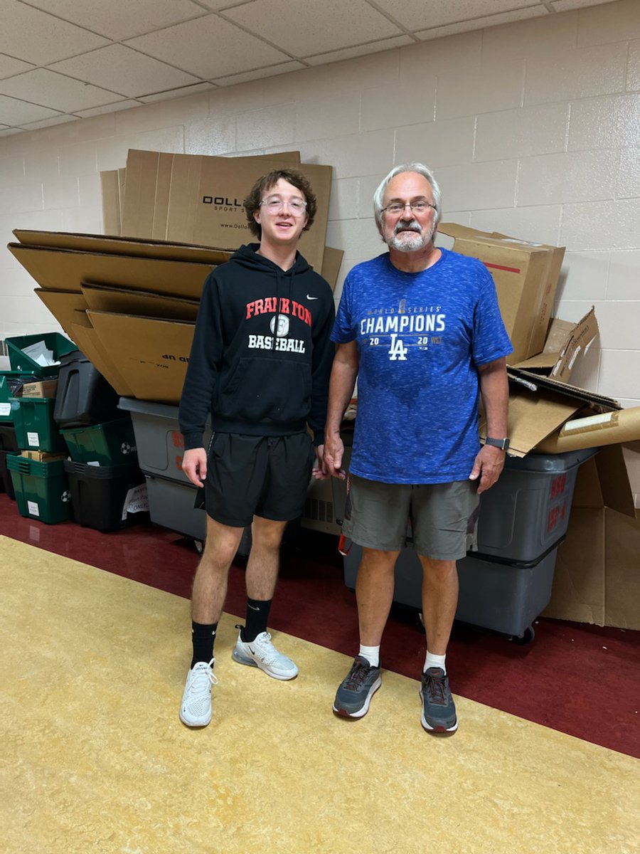 FLCS_CLO's tweet photo. Beautification at @BethanyPointeHC assisted living and recycling with Mr. Davis! #FJSHSDayofService https://t.co/PdMlOYHcvu