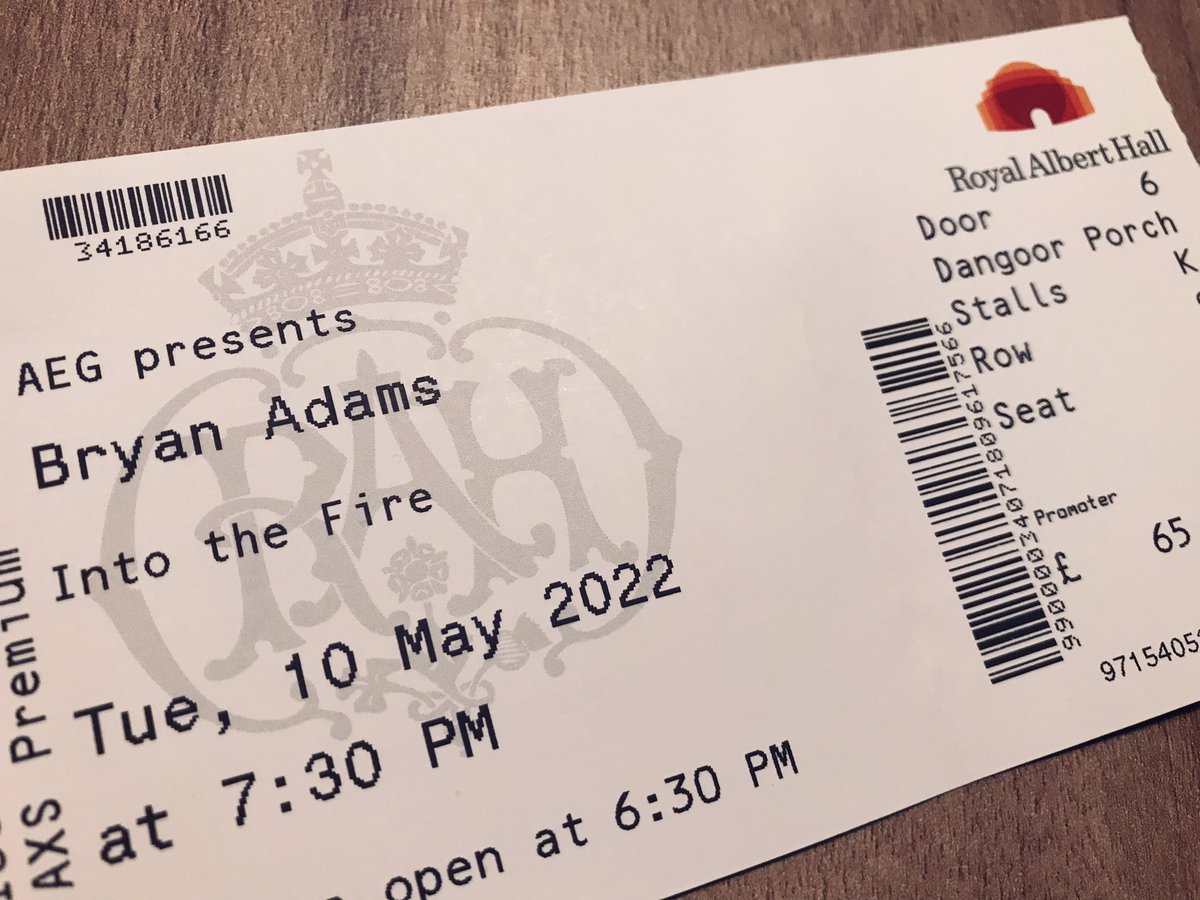thisisAye's tweet photo. Good things come to those who wait! Amazing performance from @bryanadams and band @RoyalAlbertHall with its equally amazing acoustics https://t.co/AT3xlHX8pi