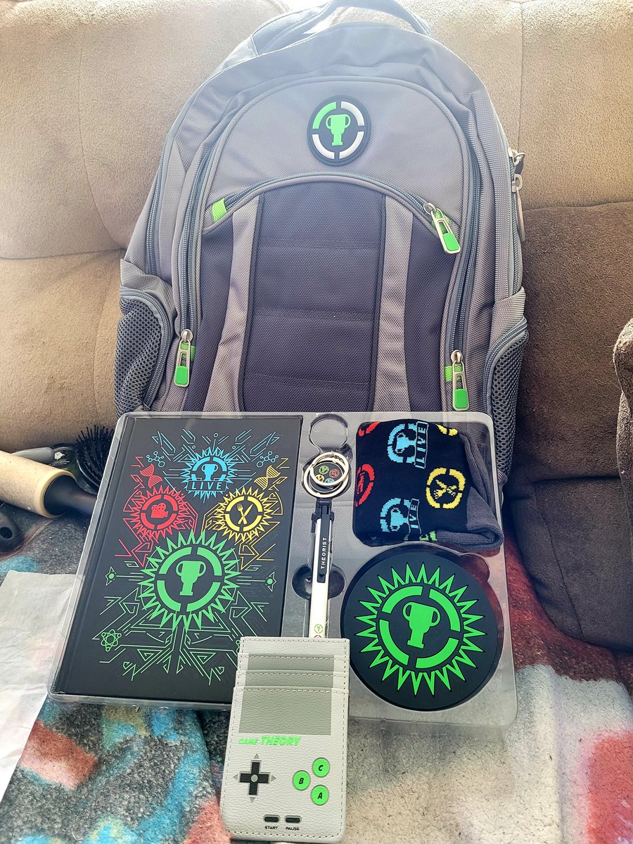 papaxanxus's tweet photo. Finally got my #merch! Love it!  #gtlive #matpat https://t.co/PPZhAj4YHP