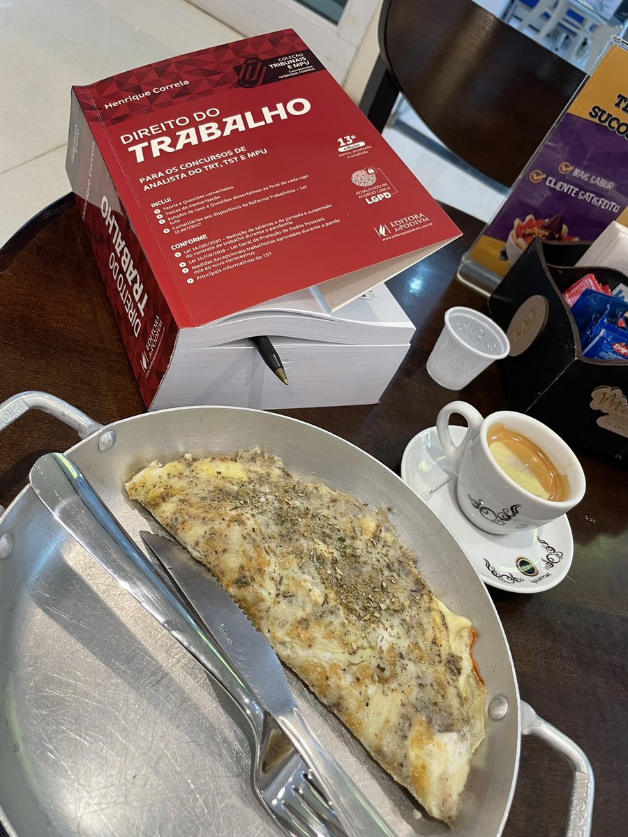 profcorreia's tweet photo. Lanche da tarde em tempos de concursos para TRT https://t.co/AvF0oVbrUN