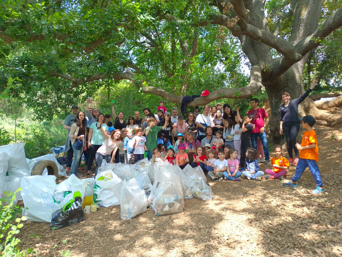 El passat diumenge 8 de maig vam participar en la jornada del <a href="/LetsCleanUpEU/">LCUE</a>. 60 voluntaris (infants i adults) vam recollir aproximadament uns 200kg de residus.
Gràcies a tots/es els que hi veu particiar! 👏🏻👏🏻👏🏻