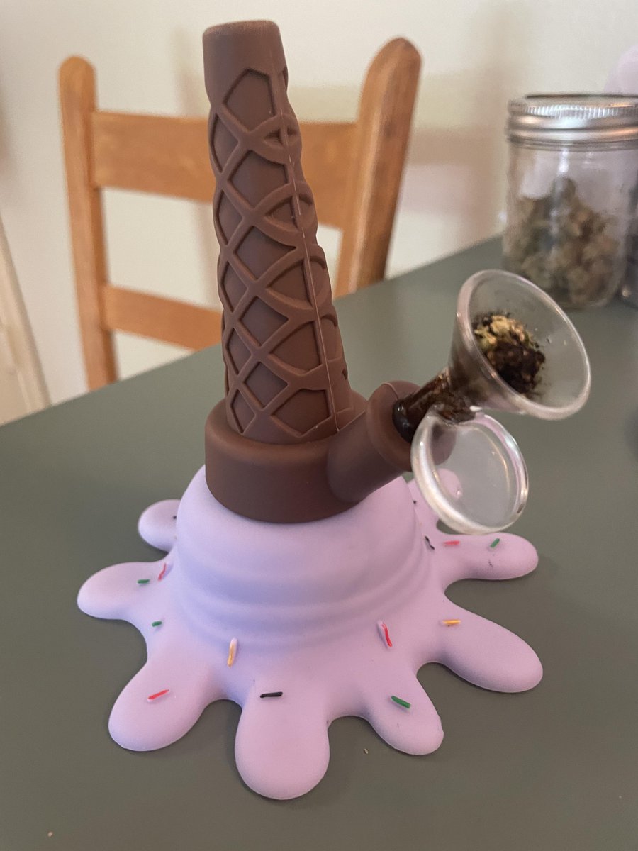 WriteWeed's tweet photo. A dope ice cream cone bong #PuffPUffPass #IAmGDC #WeedLife https://t.co/C7dabI8TS6