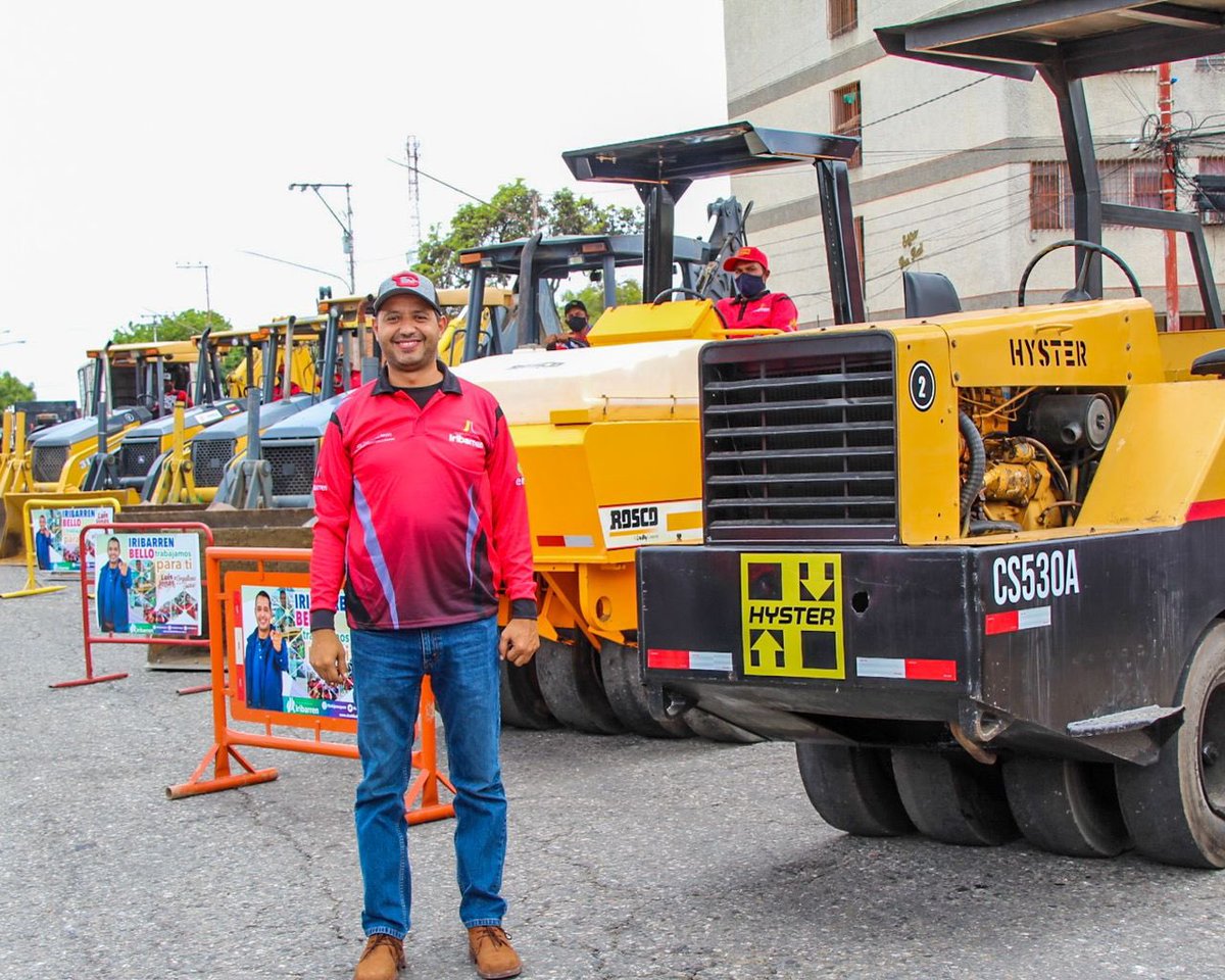LuisJonasReyes's tweet photo. Reactivamos nuestro plan “Tapa Hueco” con una inversión de 1.000.000 BsD para continuar con el inmenso esfuerzo que estamos haciendo de mejorar la vialidad en nuestro Municipio. Yo vine a trabajar y a construir un mejor Municipio, cuenten con eso! https://t.co/lQ9LfHE2az
