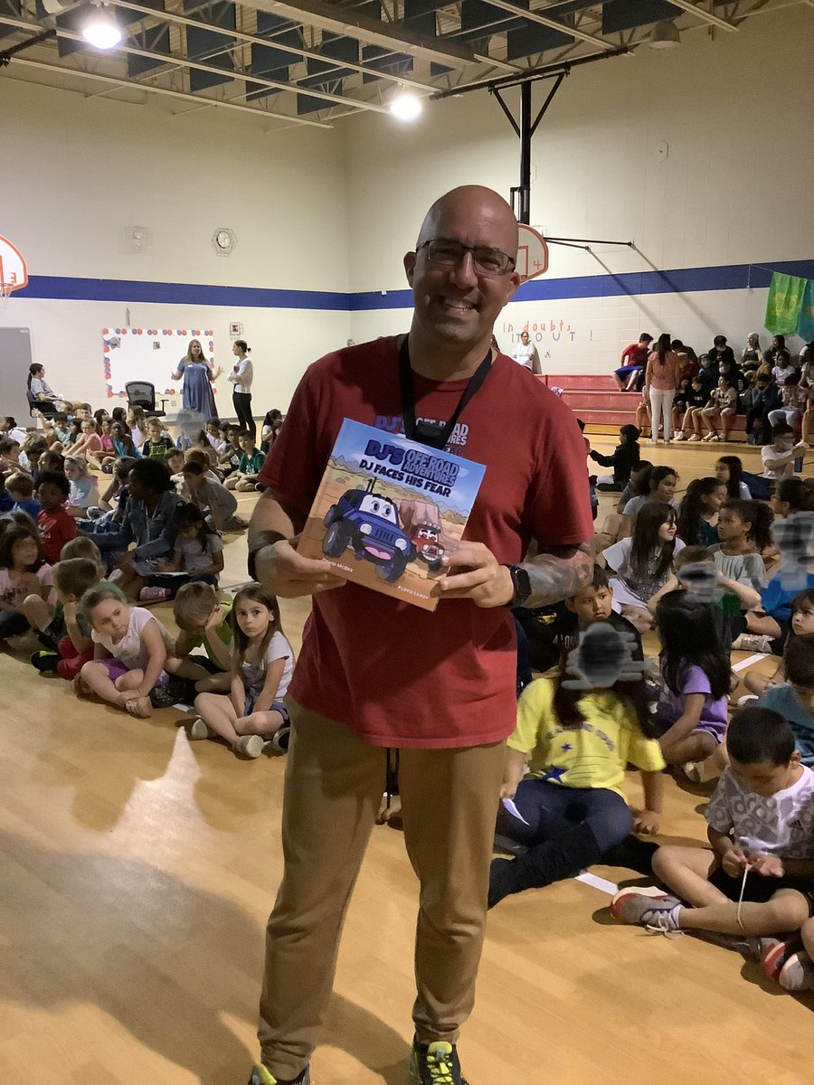 RocketsRR's tweet photo. We loved having local author David McBee come to visit. He even brought the real “DJ” in for kids to see. He shared how his own adventures were exciting &amp; he decided to turn them into real books for the world to share. Very exciting!❤️🚀💙⛰📚 #jeep #offroading #AuthorsOfTwitter https://t.co/LMf5I1A8nX