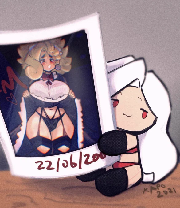 Didn't know Maid Day was a thing, so here's some old Marias from back when she only went by "Maid" in 2016, plus some pieces from 2021 to cleanse the palette #メイドの日 