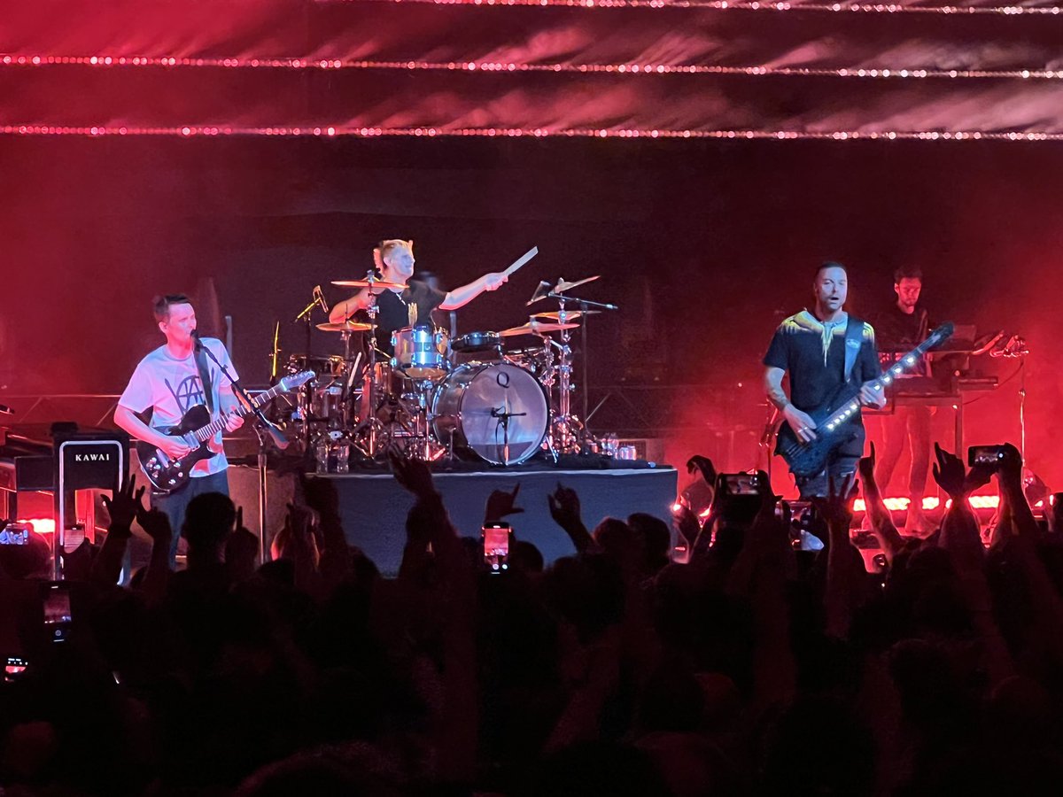 JackGreen2111's tweet photo. @museband unreal tonight https://t.co/cFkpNd2GLp