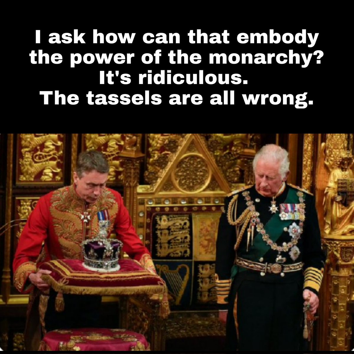 #AbolishTheMonarchy #JohnsonOut106 
Next year let's get a nurse to open parliament, or a bus driver. Someone useful.