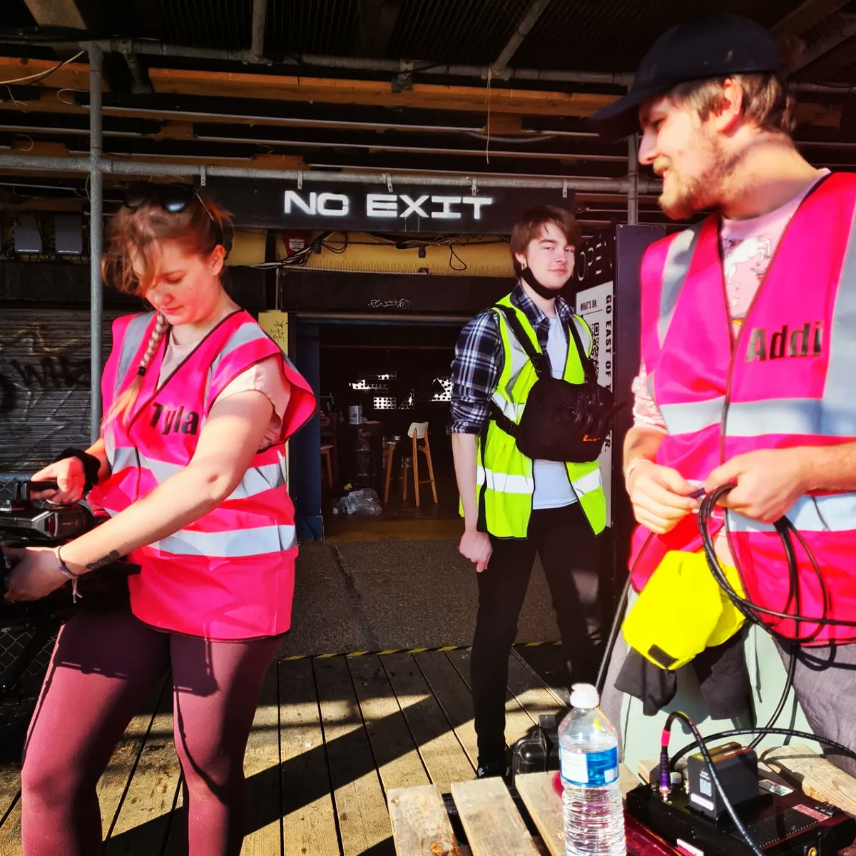 NiamhJayFilms's tweet photo. Overwhelmingly Gay and Chaotic (2022)

Week 1 filming in Brighton 

Please notice Arthur the bumblebee who kept me company in Producetion Corner 

#Documentary #DragQueens #Brighton #bees #Producer #student https://t.co/pgAANh6rIK