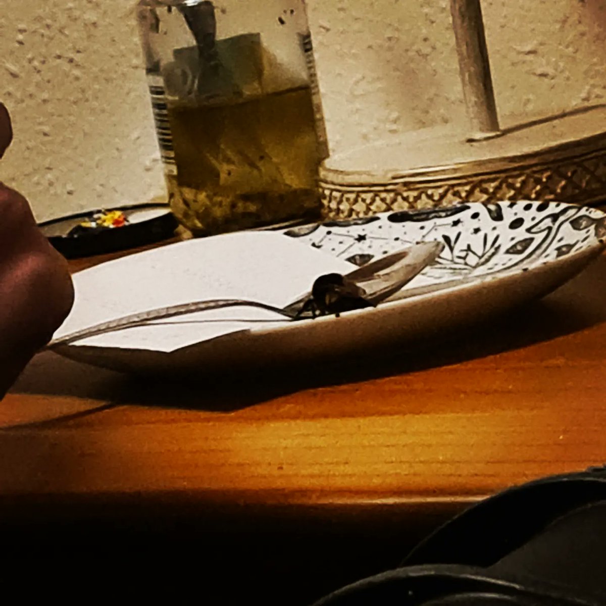 NiamhJayFilms's tweet photo. Overwhelmingly Gay and Chaotic (2022)

Week 1 filming in Brighton 

Please notice Arthur the bumblebee who kept me company in Producetion Corner 

#Documentary #DragQueens #Brighton #bees #Producer #student https://t.co/pgAANh6rIK