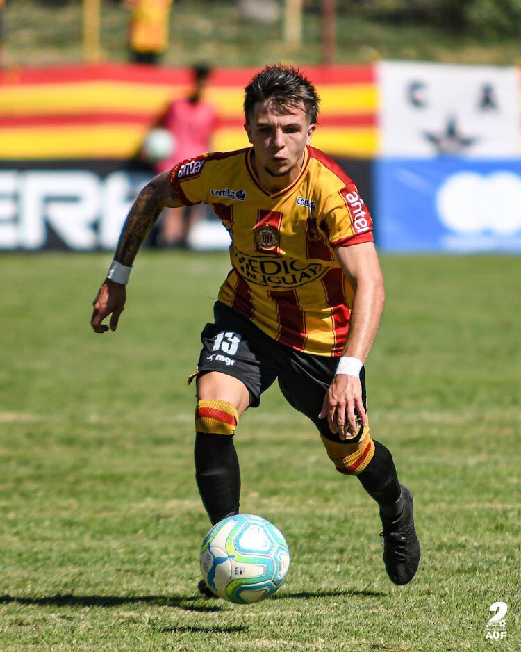 SantiSosa22's tweet photo. 📊 Nahuel Furtado es el futbolista con más efectividad en gambetas [79%] y el 5º en duelos defensivos [72%] de la Segunda División Profesional. https://t.co/SpQL6cG7Mz
