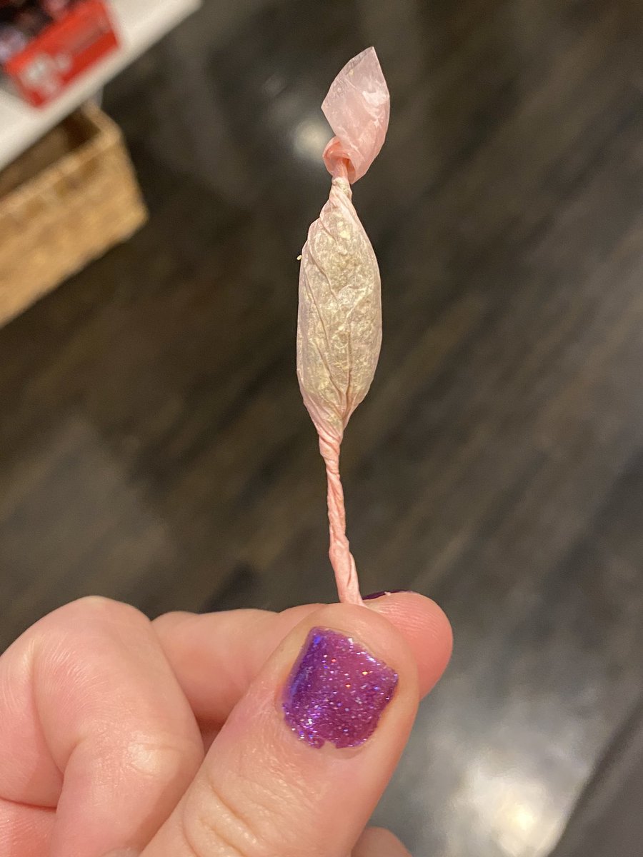 LionOfUldah's tweet photo. ffxiv characters and the type of joints/blunts they would roll, a thread. https://t.co/r59vNOPEaa