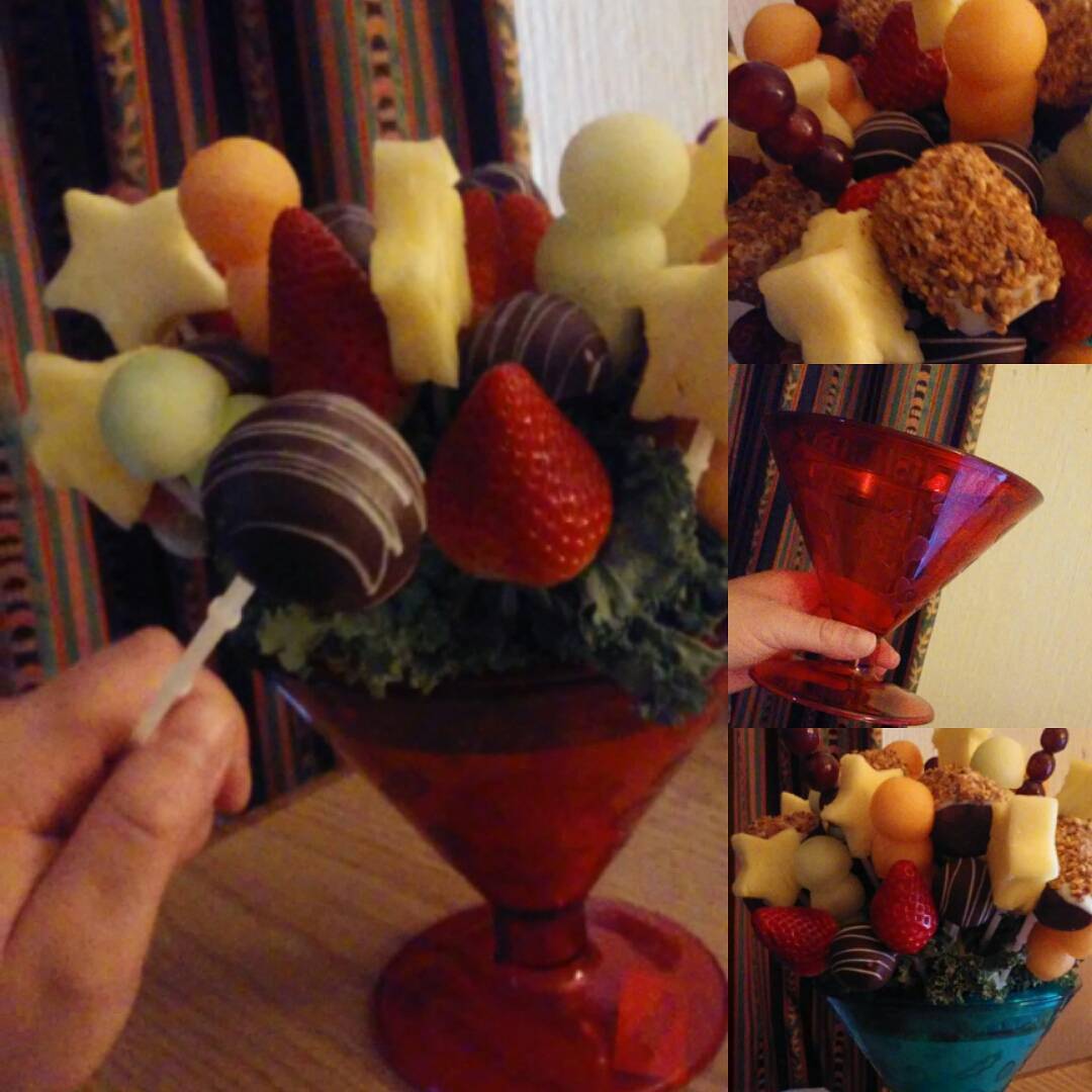 I need to make these sometime or just get it again from E.A. ...I kept the martini 'glasses' 

-r