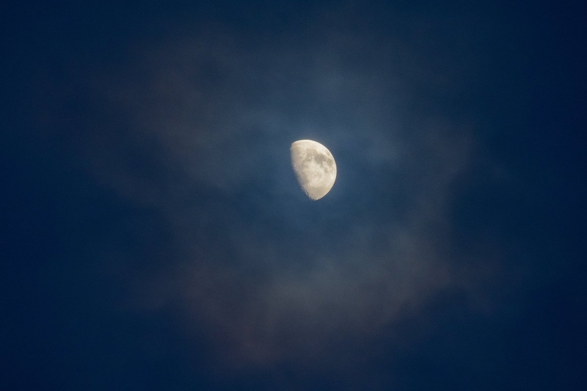 jonesy1007's tweet image. A little bit more moon tonight, no time to swap lens so here's the cloudy moon in a very brief gap #moon #luna #cloudymoon #MoonHour
@jaythegrumpy
@PeterLewis55 @NWSAcaster