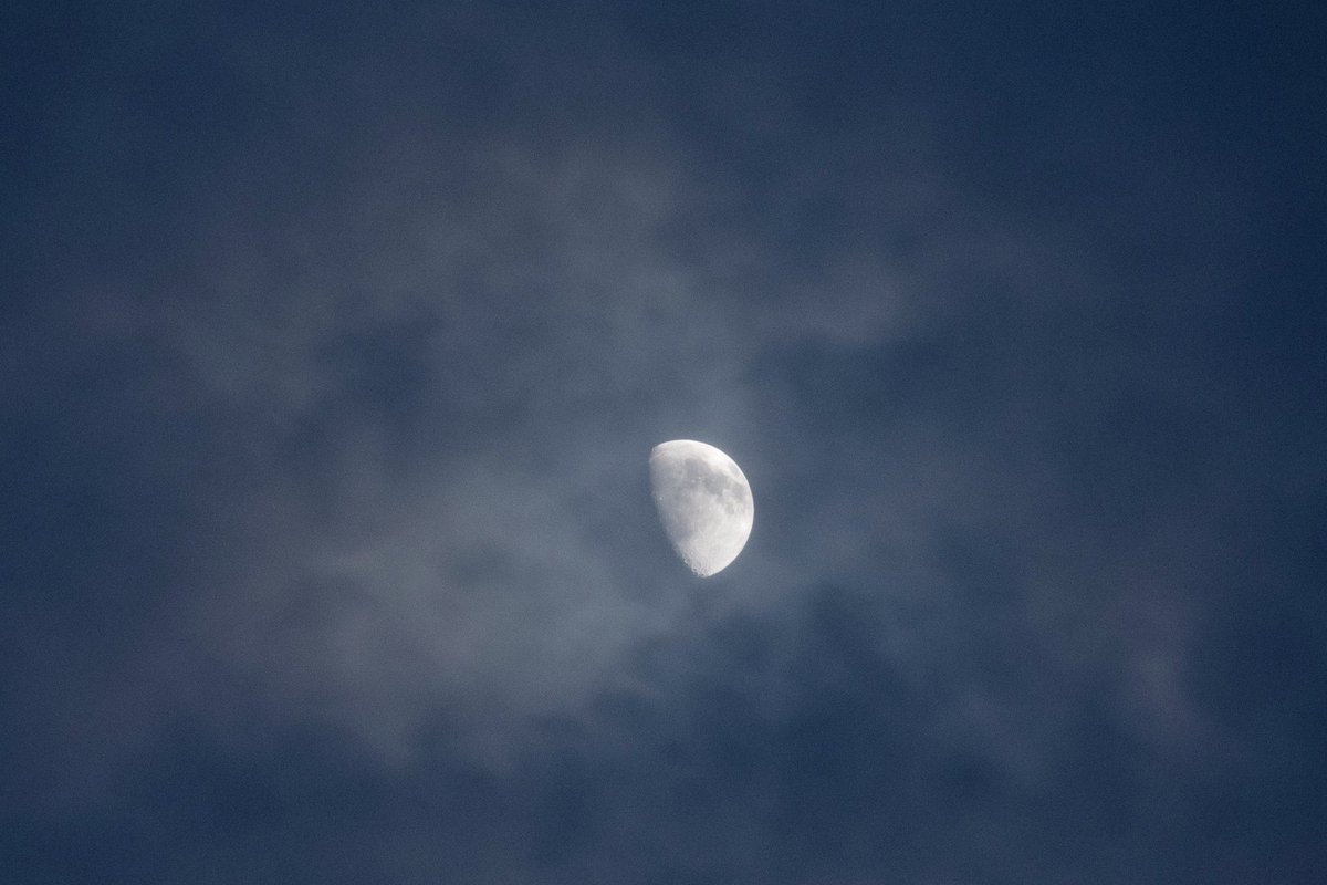 jonesy1007's tweet image. A little bit more moon tonight, no time to swap lens so here's the cloudy moon in a very brief gap #moon #luna #cloudymoon #MoonHour
@jaythegrumpy
@PeterLewis55 @NWSAcaster