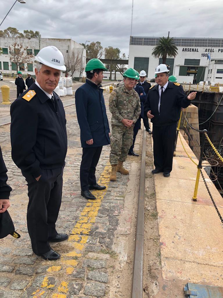 EMCFFAA_Arg's tweet photo. participamos de una exposición sobre la actualización de medios en operaciones navales y previsiones a corto plazo, de acuerdo a la política estratégica defensiva establecida por la Directiva de Política de Defensa Nacional (#DPDN). Asimismo, en la localidad de Baterias visitamos https://t.co/LwN4I9d7VX