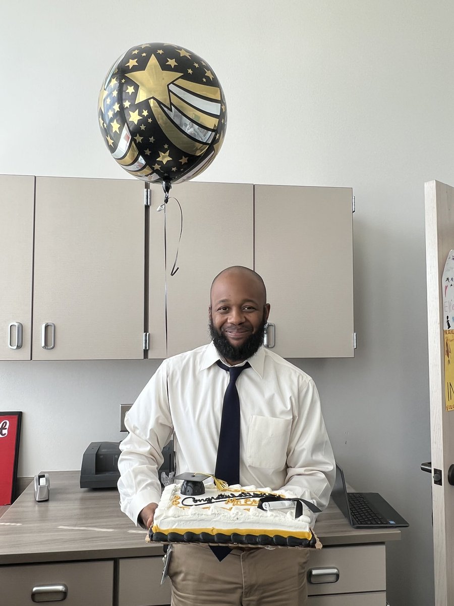 mrb_mung's tweet photo. My mentor principal called me in to a meeting today! When I arrived, I found out the meeting was for me! I’m thankful to be a part of the admin team of my school this year! #internreflections https://t.co/bmLNzy5uv9
