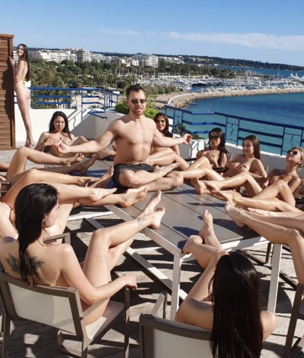 kenbundall's tweet photo. Everyone: “How can we attract more women to poker?”

Jungleman: “Hold my beer” https://t.co/iZuWKdyc5K