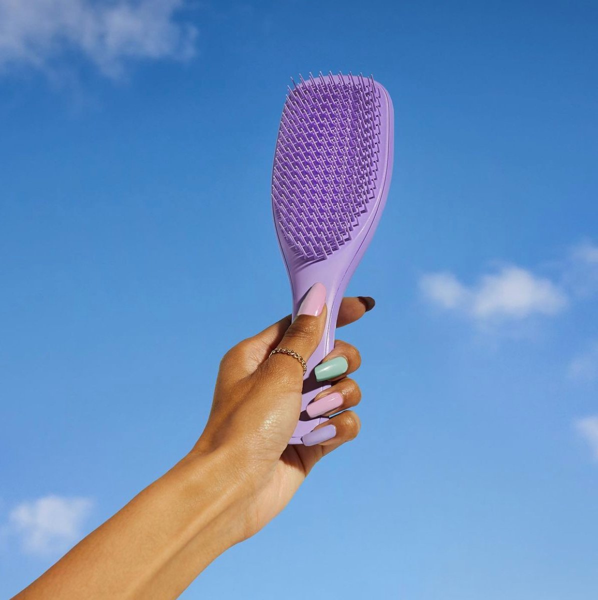 curlBOX's tweet photo. Our @tangleteezer #CURLBOX was curated with a range of brushes to help you take care of your scalp and curls. It comes with FOUR brushes for the price of one and is available at https://t.co/8ZBF5HtxNx!
#tangleteezer #detangling #hairtools https://t.co/eJrF5caP4g