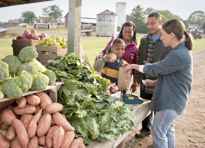 PoeCenter's tweet photo. To find #CSAs in the Raleigh area, check out LocalHarvest! @LocalHarvestorg connects people looking for good food with the farmers who produce it. https://t.co/kcc9UjwfFx #PoeFit #PoeFitGarden https://t.co/eRjJ3WQjGP