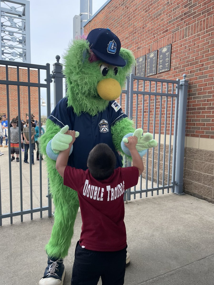 Mrs. Harrah tweet media