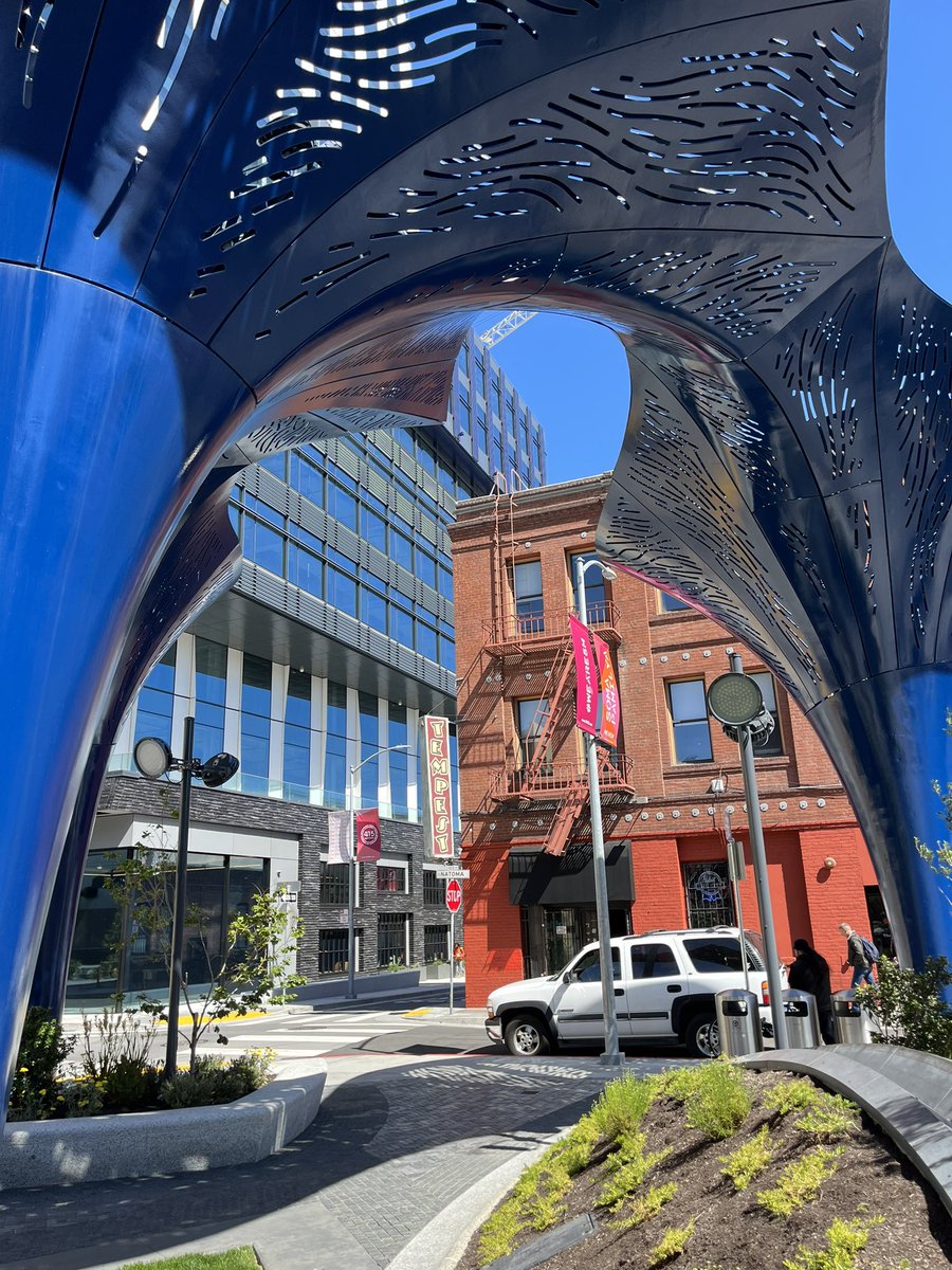 urbanlifesigns's tweet photo. Checking out the 5M parks in SoMa. #TempestBar https://t.co/IQ0A6BwWh0