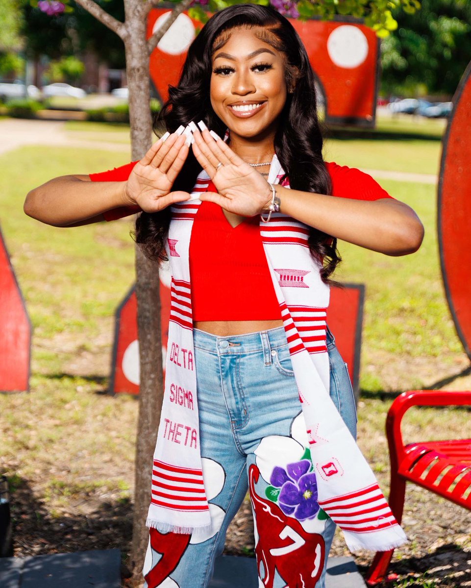 ITS_cmgReRe's tweet photo. If you’re a DELTA raise your MID , if not , RAISE YOUR STANDARDS 🐘🔺 https://t.co/w1ZucyZ6aP