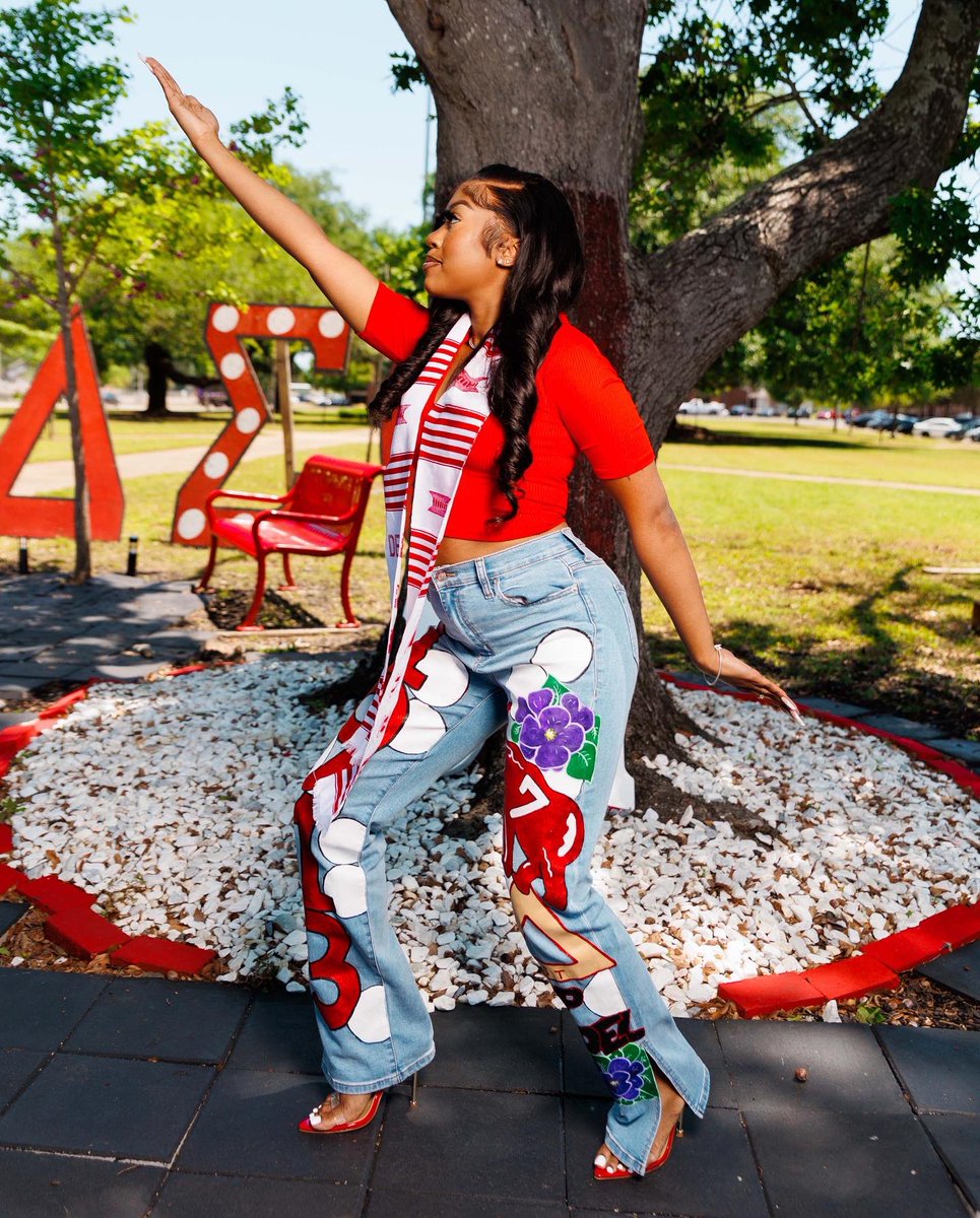 ITS_cmgReRe's tweet photo. If you’re a DELTA raise your MID , if not , RAISE YOUR STANDARDS 🐘🔺 https://t.co/w1ZucyZ6aP