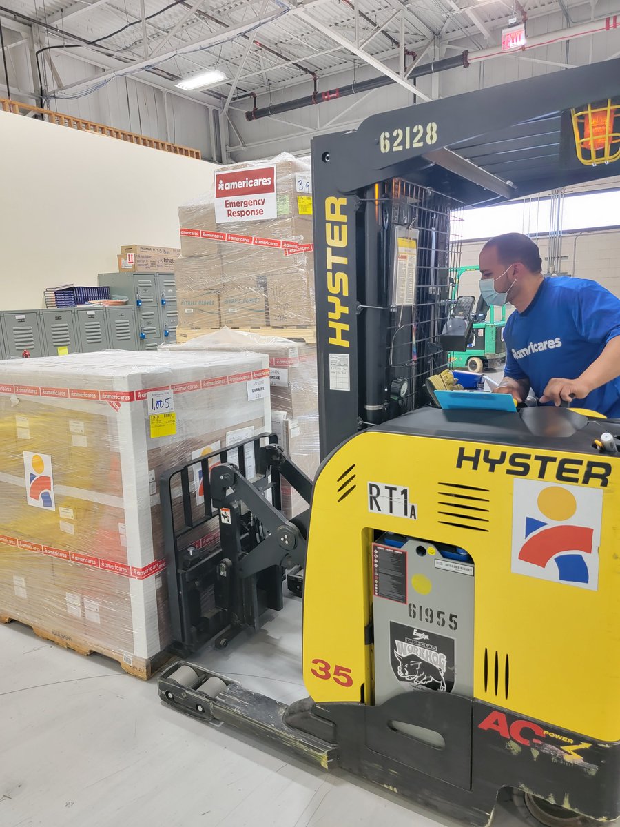 AmericaresNews's tweet photo. With today's shipment of 2 tons of hygiene kits and medical supplies, @Americares has now shipped over 100 tons of medicine and medical supplies for hospitals and health centers in #Ukraine. https://t.co/nSwhbWxrQJ
