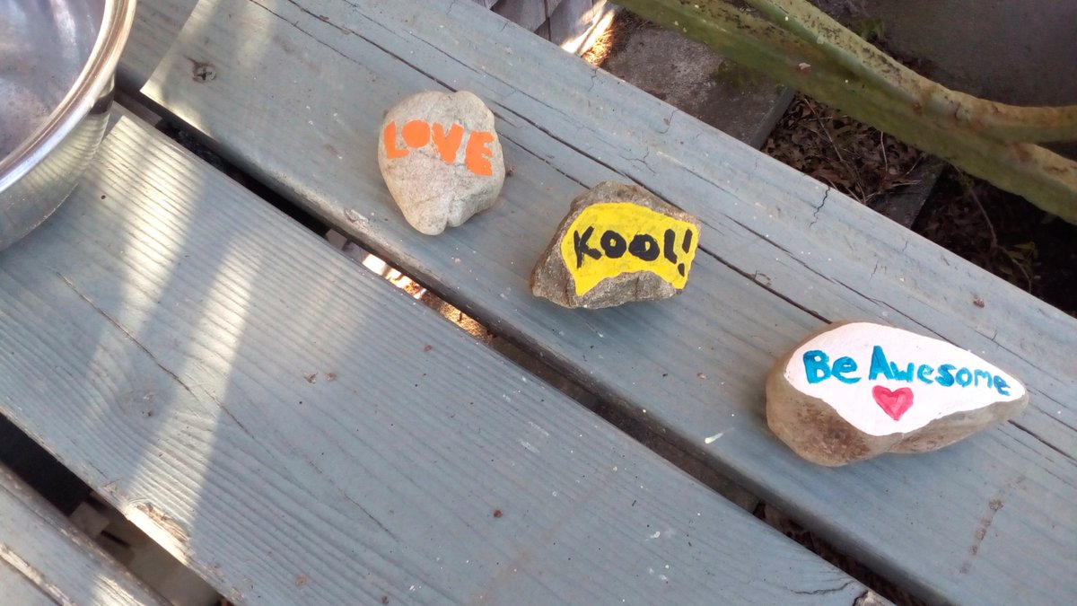 SPillus's tweet photo. How to paint positivity rocks ~ 
https://t.co/E5YOKGXNlJ
🤩🖌🎨#positivity #crafts #funart #positivity #painting #paintingrocks https://t.co/lTZj4Xfcp1