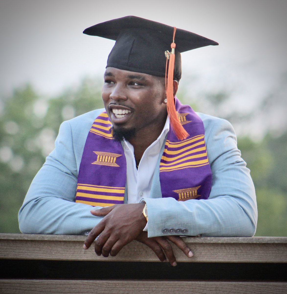 _5ive5ive's tweet photo. My advice  to anyone thats doing sumn , DONT GIVE UP . No matter how hard or far away it may seem just keep going. May 14, 2022 on me and my pops BIRTHDAY  I will be graduating from THE Prairie View A &amp;M University with a B.S. in Civil Engineering.  🎉🎊🍾 IM IN A PARTY MOOD https://t.co/EEeBYl2nKW