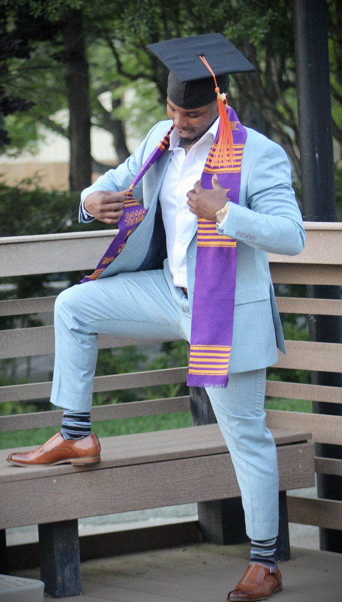 _5ive5ive's tweet photo. My advice  to anyone thats doing sumn , DONT GIVE UP . No matter how hard or far away it may seem just keep going. May 14, 2022 on me and my pops BIRTHDAY  I will be graduating from THE Prairie View A &amp;M University with a B.S. in Civil Engineering.  🎉🎊🍾 IM IN A PARTY MOOD https://t.co/EEeBYl2nKW