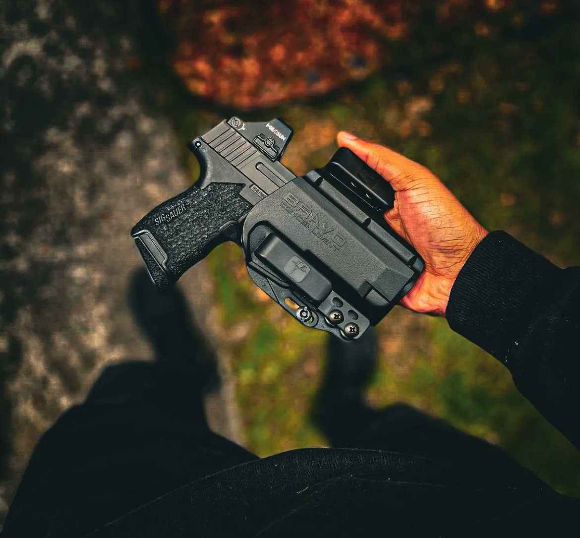 BravoHolsters's tweet photo. Today's Carry with @bravoconcealment Holster
———
Repost: @24.7everydaycarry
#edc #edccommunity #edc2022 #edcessentials #everydaycarry #edclife #bravconcealment #bravoholsters #sigsaucerinc #sig365xl #appendixcarry #ccw #reddot #tommygunnstippling #holoson #holosun407c https://t.co/stlNjpBZ5F
