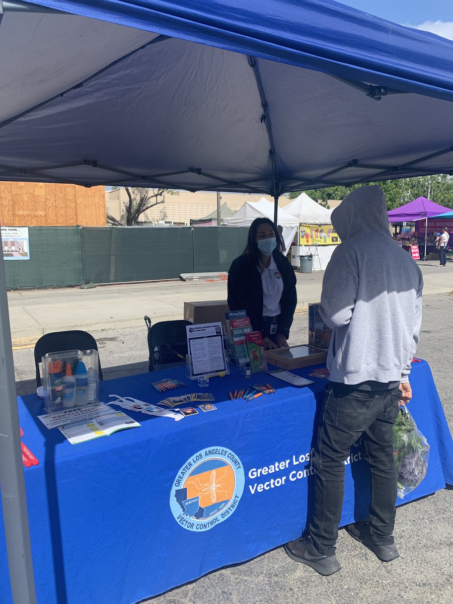 Helen_GLACVCD's tweet photo. #WeekendRecap: Thank you to #ONEgeneration Encino for inviting @GLAmosquito to their Farmer’s Market. We loved speaking to residents about our services and how they can protect themselves from mosquitoes. #TipNToss #PublicHealth #communityengagement https://t.co/ryZtp9pLwE