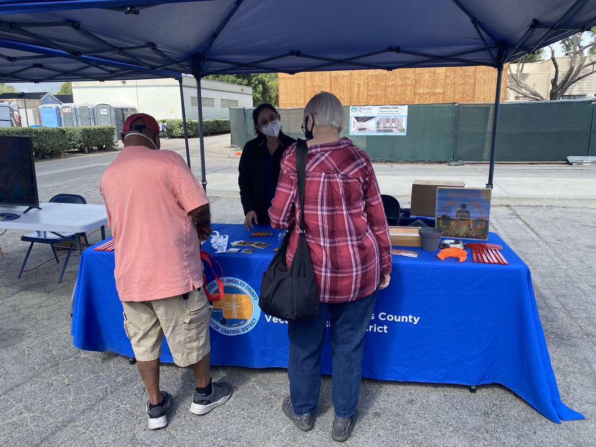 Helen_GLACVCD's tweet photo. #WeekendRecap: Thank you to #ONEgeneration Encino for inviting @GLAmosquito to their Farmer’s Market. We loved speaking to residents about our services and how they can protect themselves from mosquitoes. #TipNToss #PublicHealth #communityengagement https://t.co/ryZtp9pLwE