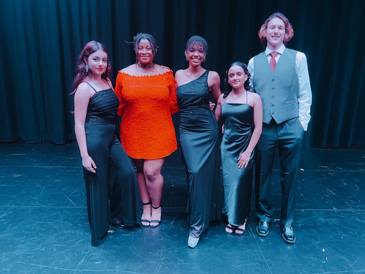 Weiss Theater tweet media