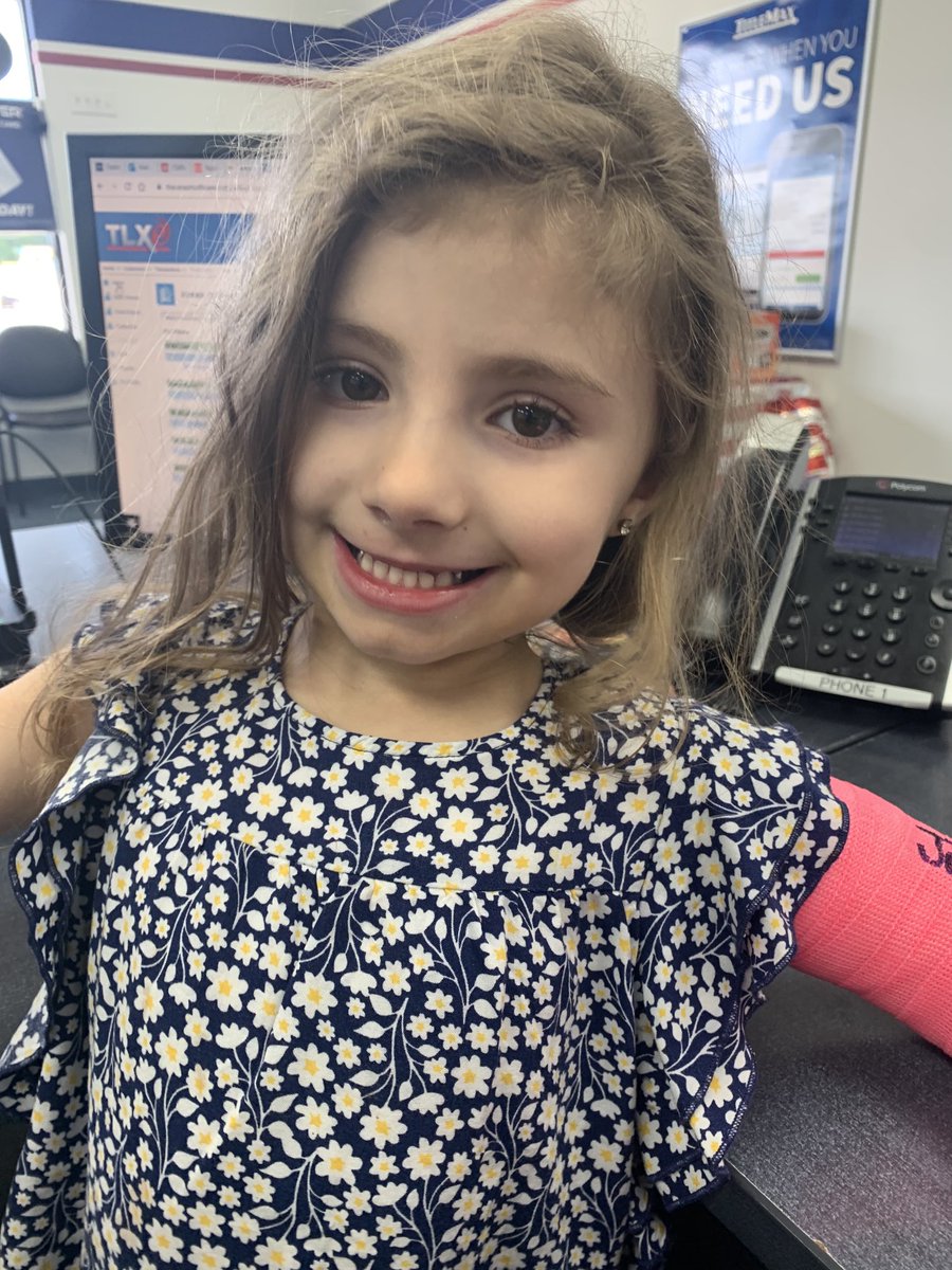 First one to sign my baby girls cast!❤️