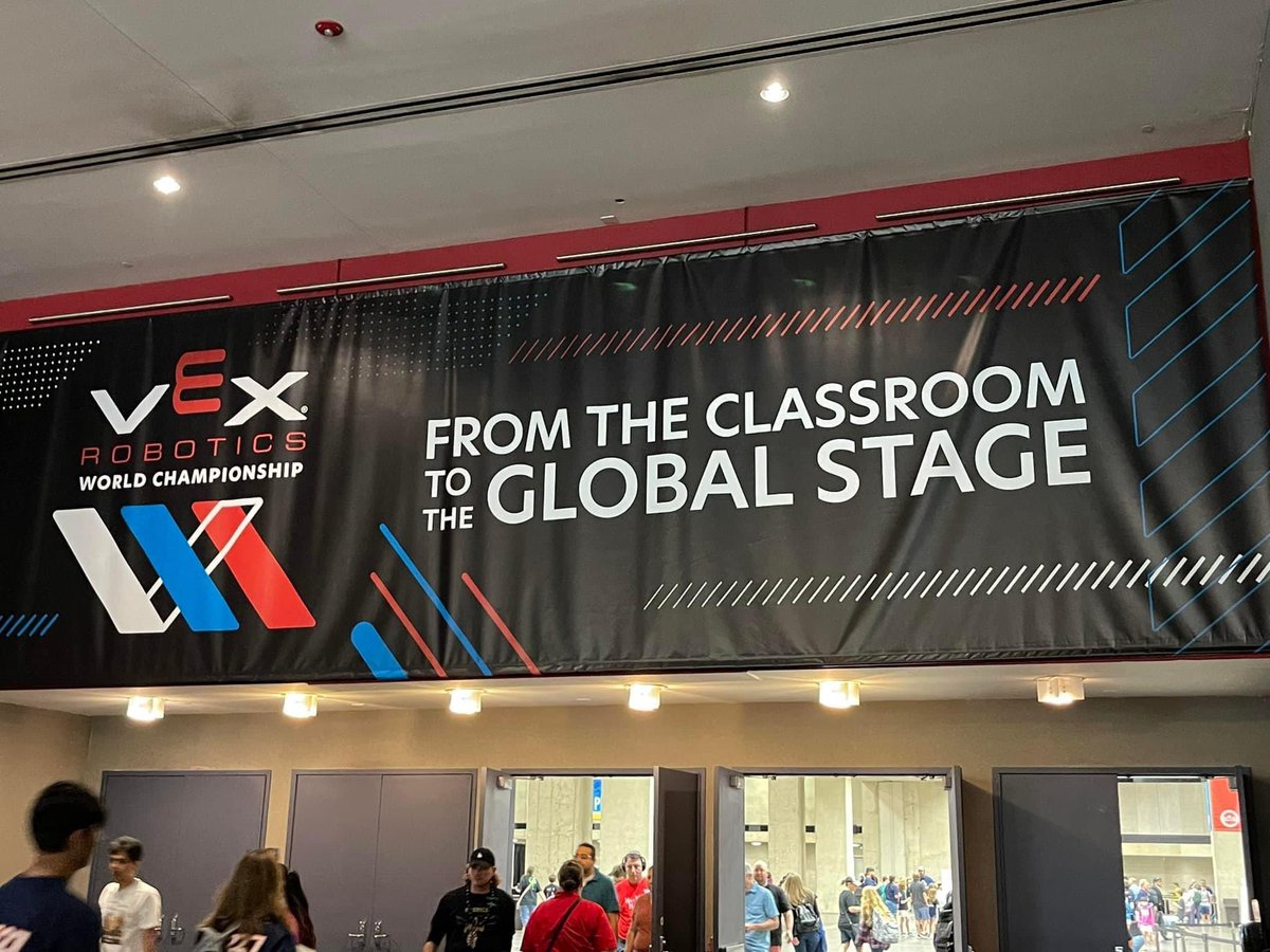 brettabbotts17's tweet photo. Our kids were down in Texas today just crushing it on the global stage! Should I be surprised that they also won the Energy Award?! So proud of these kids!!! @Roos_Elementary https://t.co/xmopSCmm6H