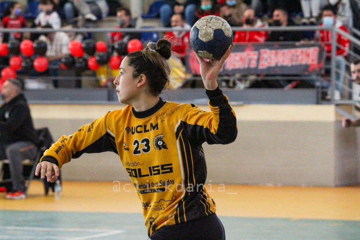 BMPozueloCva's tweet photo. Nuestra portera Paola Santos ha vuelto a ser convocada con la Pre-Selección Uruguaya 🇺🇾

La convocatoria tiene como objetivo la preparación para los Juegos Odesur y el surcentroamericano de este año!

Nos alegramos mucho Espartana y te deseamos la mejor de las suertes ❤️🖤🚢🎯🍍 https://t.co/mtqrTJ0u9Y