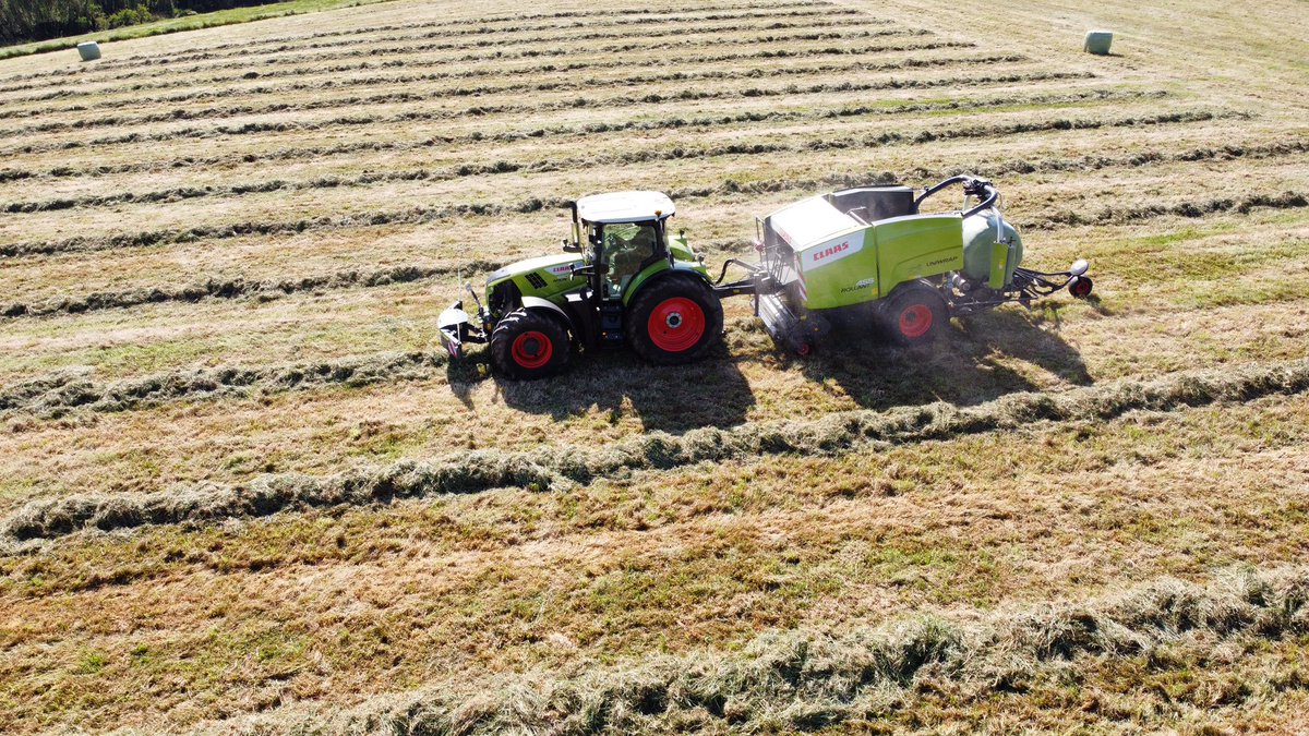 SimonMasq's tweet photo. En mode démonstration #CLAAS #UNIWRAP https://t.co/4OfeeBb4Lm